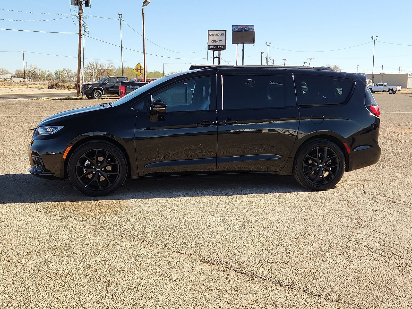 Used 2025 Chrysler Pacifica Limited image 2