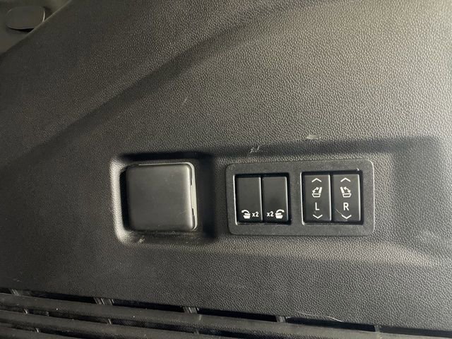 Used 2022 Chevrolet Tahoe Z71 w/ Luxury Package image 26