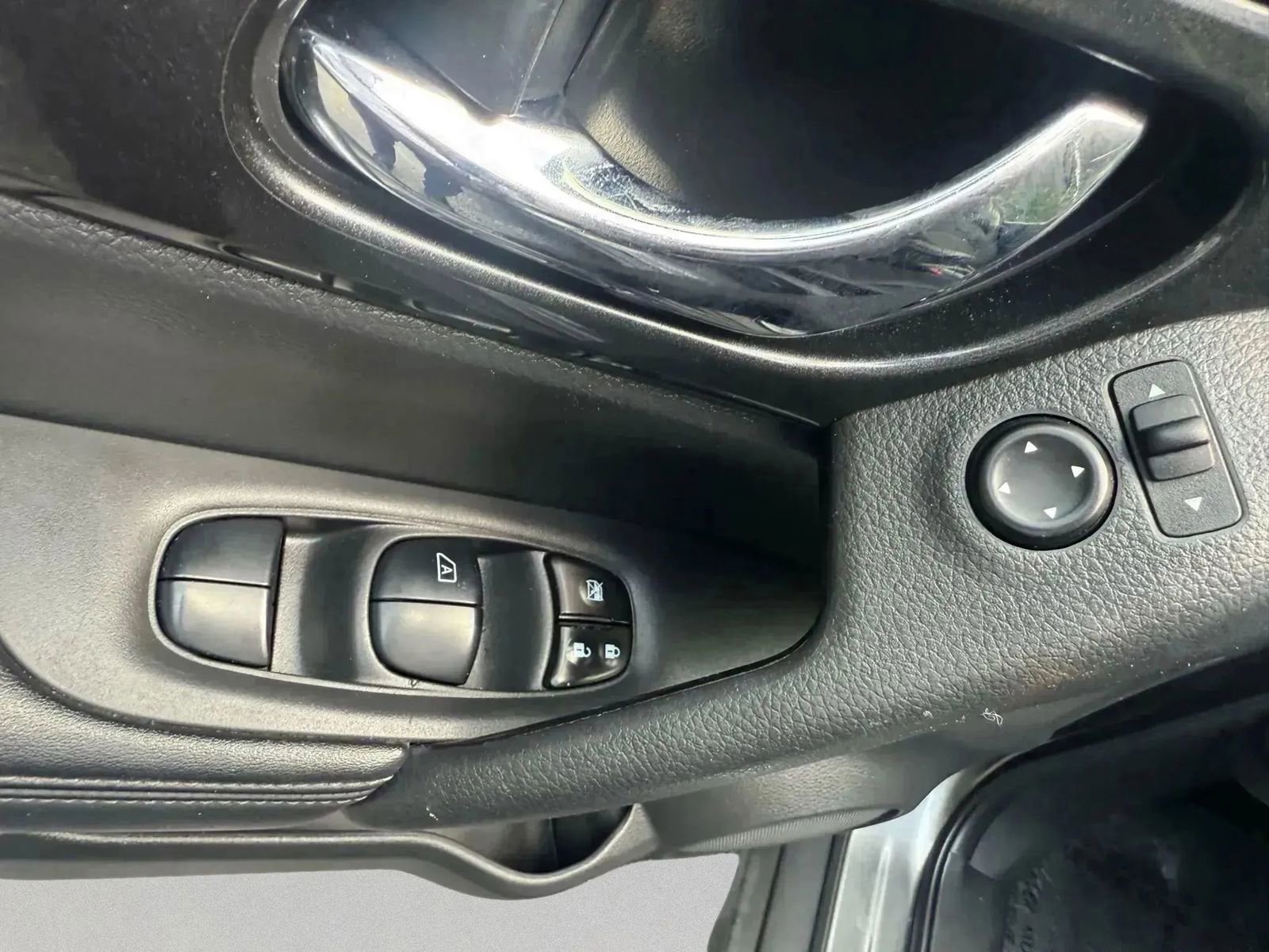 Used 2019 Nissan Rogue SV image 31