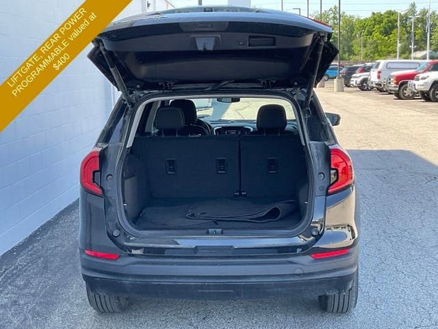 Certified 2022 GMC Terrain SLE w/ Driver Convenience Package FWD image 9