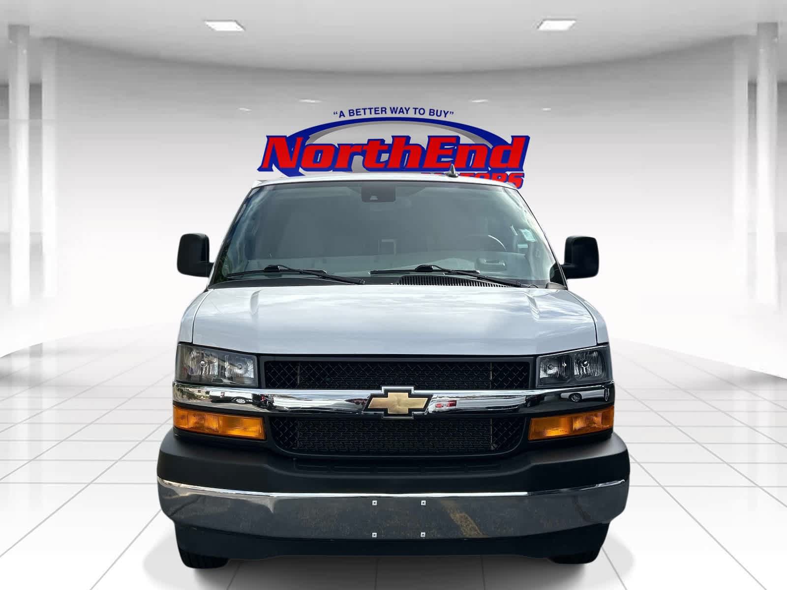 Used 2025 Chevrolet Express 3500 LT w/ LT Preferred Equipment Group RWD image 8
