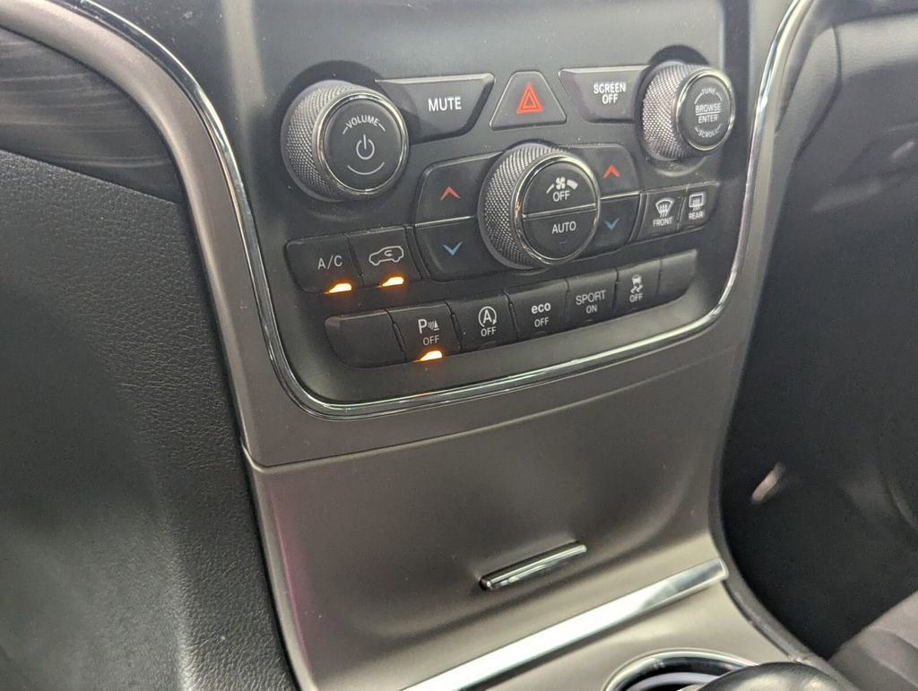 Used 2021 Jeep Grand Cherokee Laredo AWD/4WD image 22