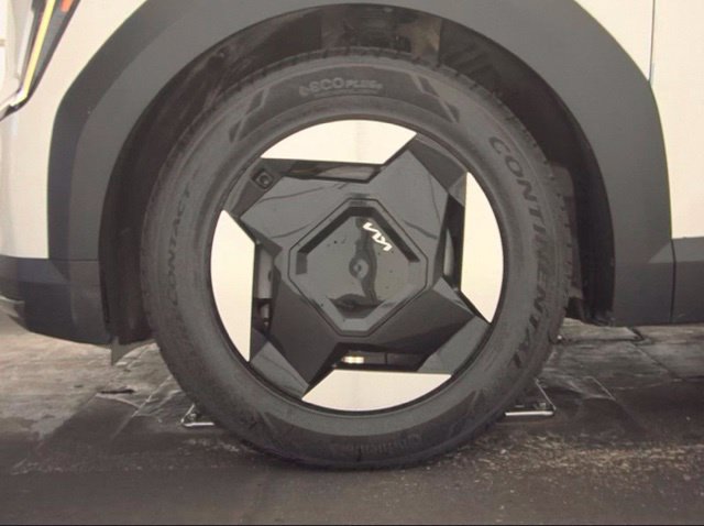 Certified 2024 Kia EV9 Light Long Range RWD image 18