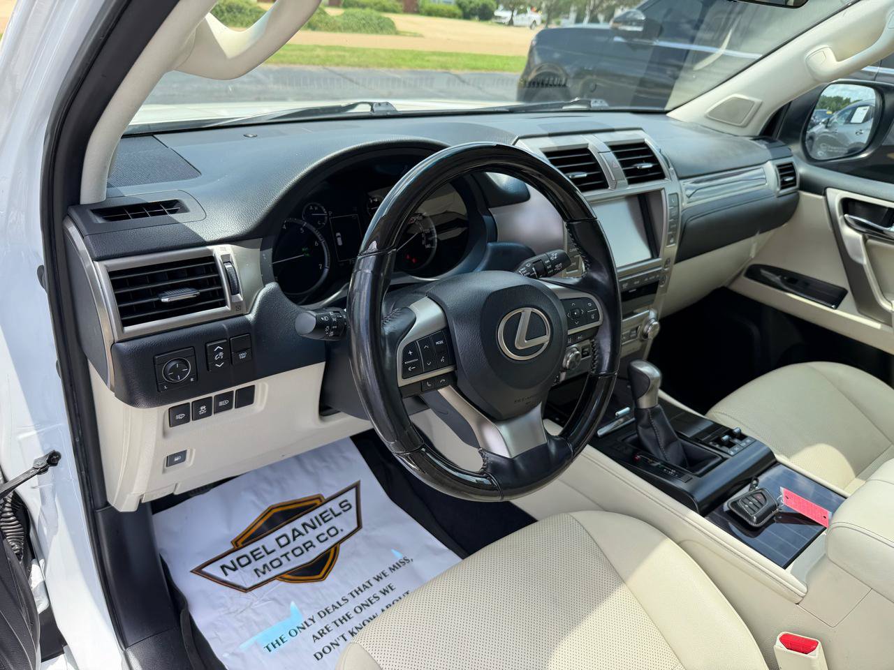 Used 2020 Lexus GX 460 Premium w/ Premium Package AWD/4WD image 15