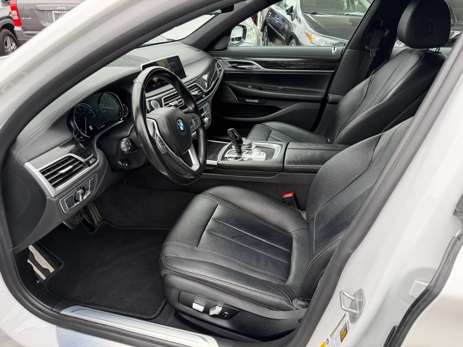 Used 2018 BMW 740i RWD image 31