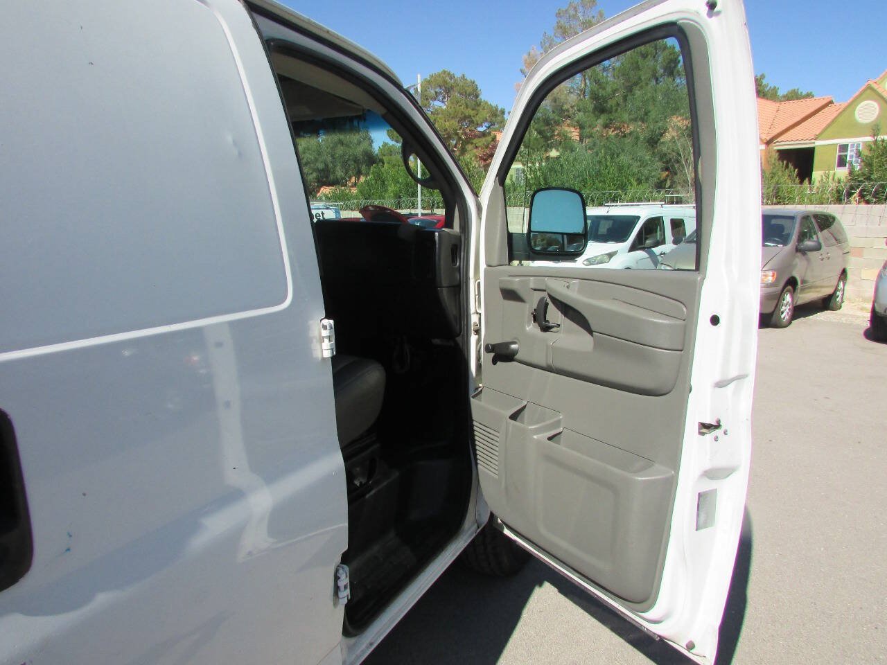 Used 2013 Chevrolet Express 2500 RWD image 12
