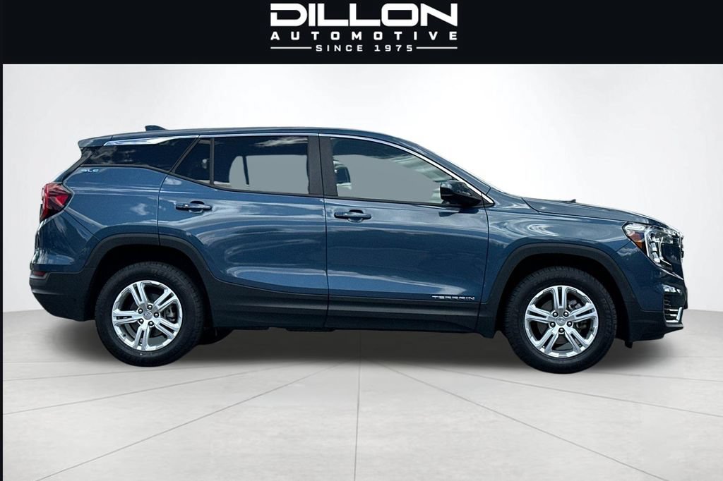 Used 2024 GMC Terrain SLE AWD/4WD image 3