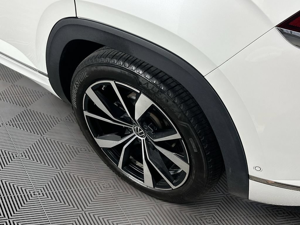 Used 2024 Volkswagen Atlas Cross Sport SEL Premium R-Line AWD/4WD image 40