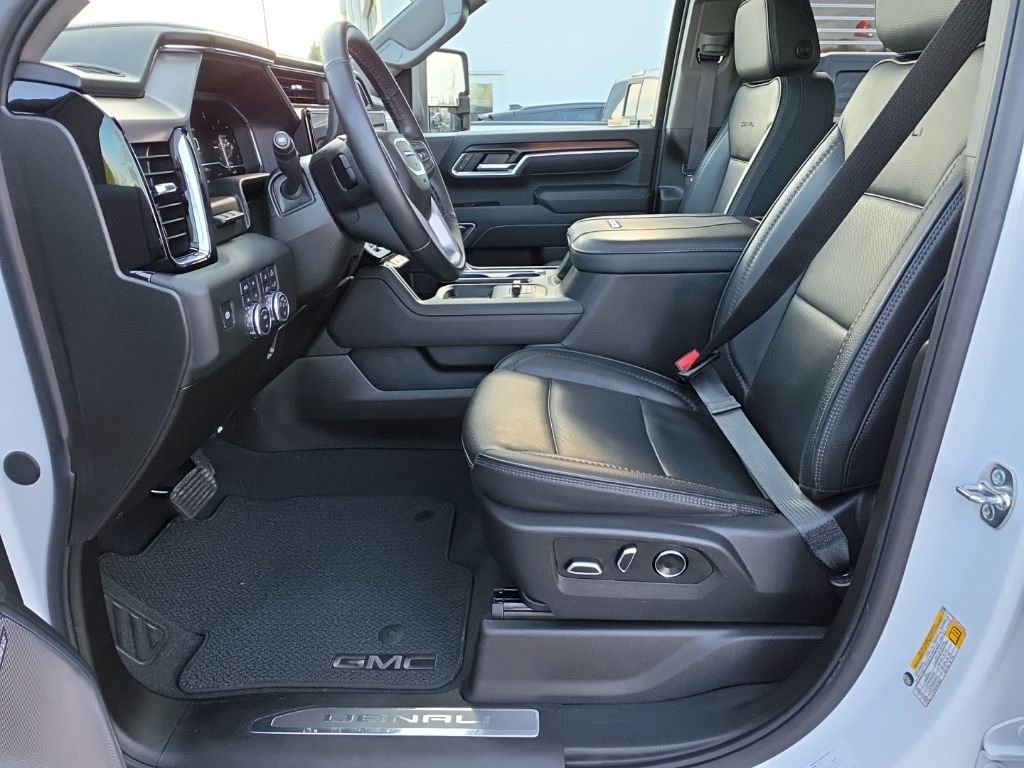 Used 2025 GMC Sierra 3500 Denali w/ Denali Reserve Package AWD/4WD image 25