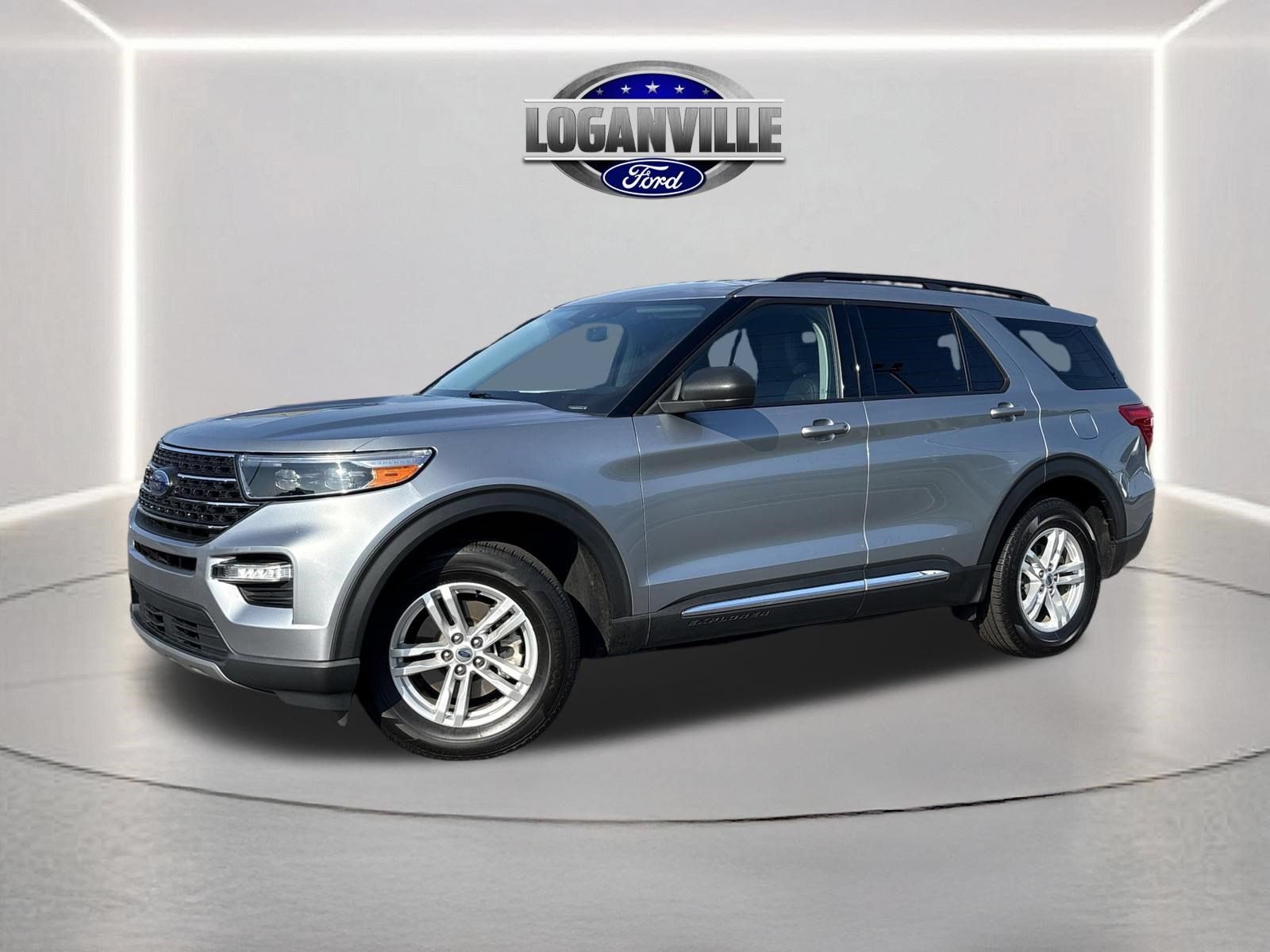 Certified 2022 Ford Explorer XLT w/ Equipment Group 202A AWD/4WD image 1