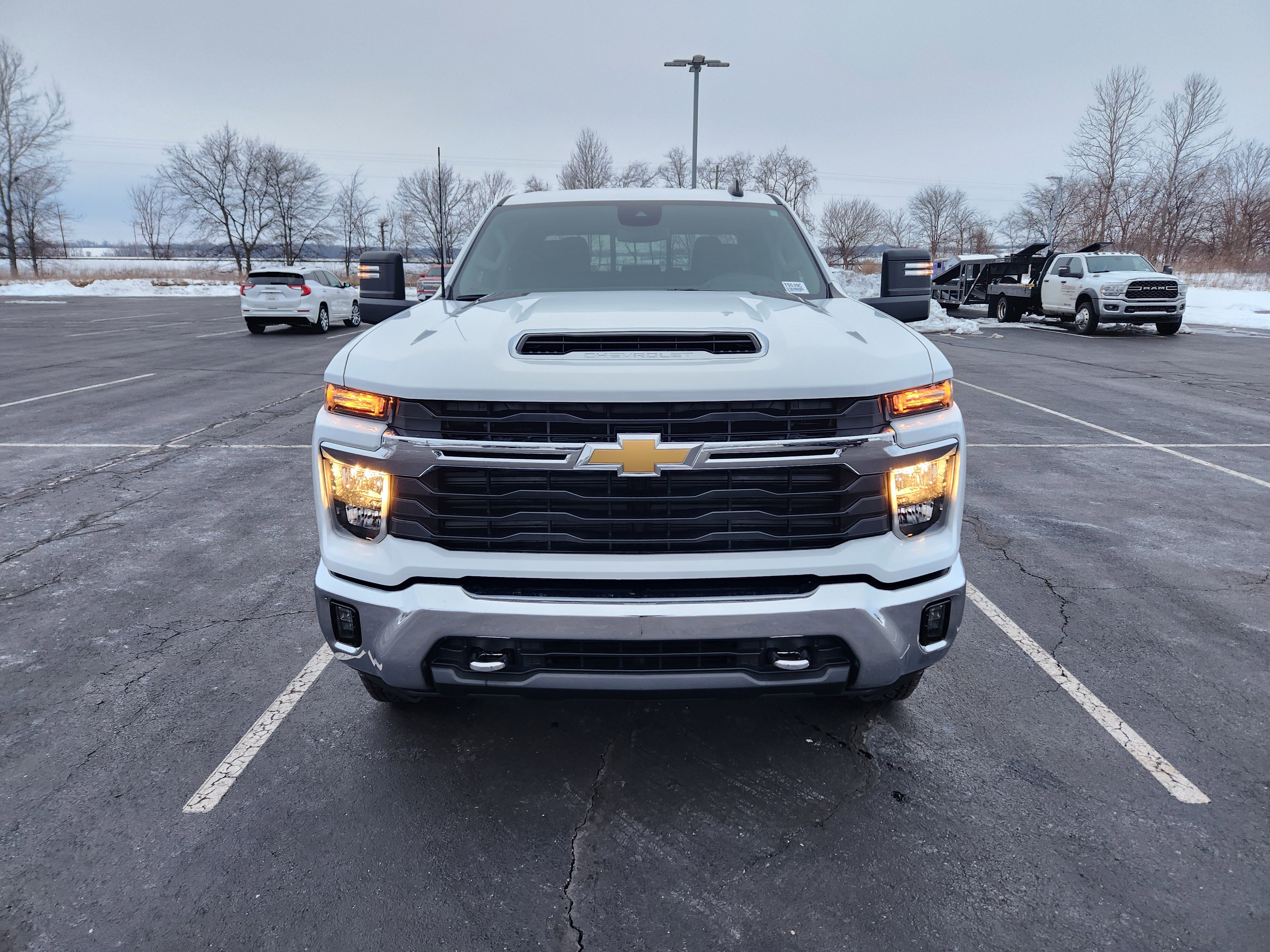 New 2026 Chevrolet Silverado 3500 LT image 2