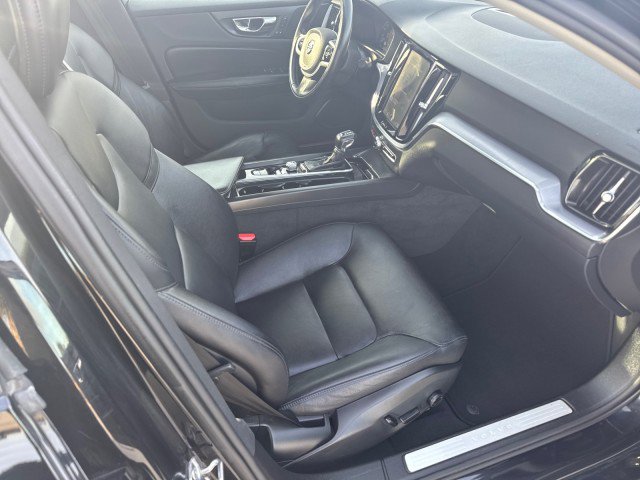 Used 2020 Volvo S60 T5 Momentum image 16