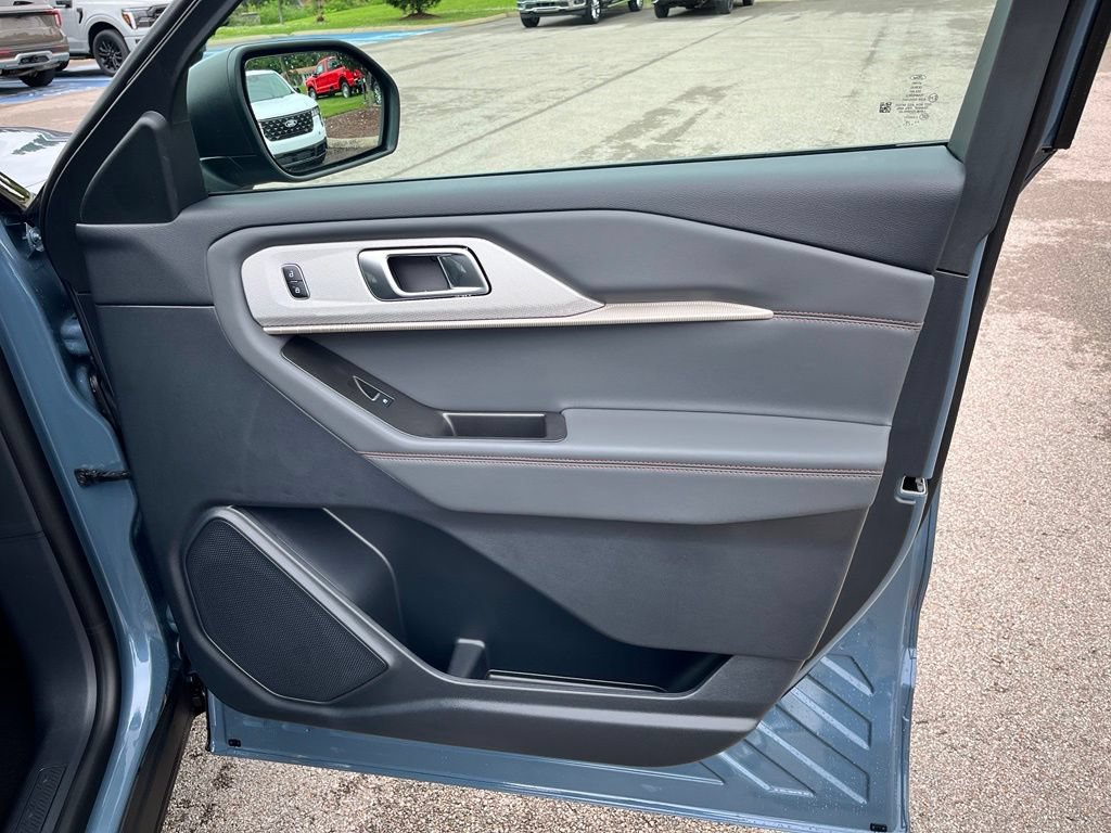 New 2026 Ford Explorer Active RWD image 12