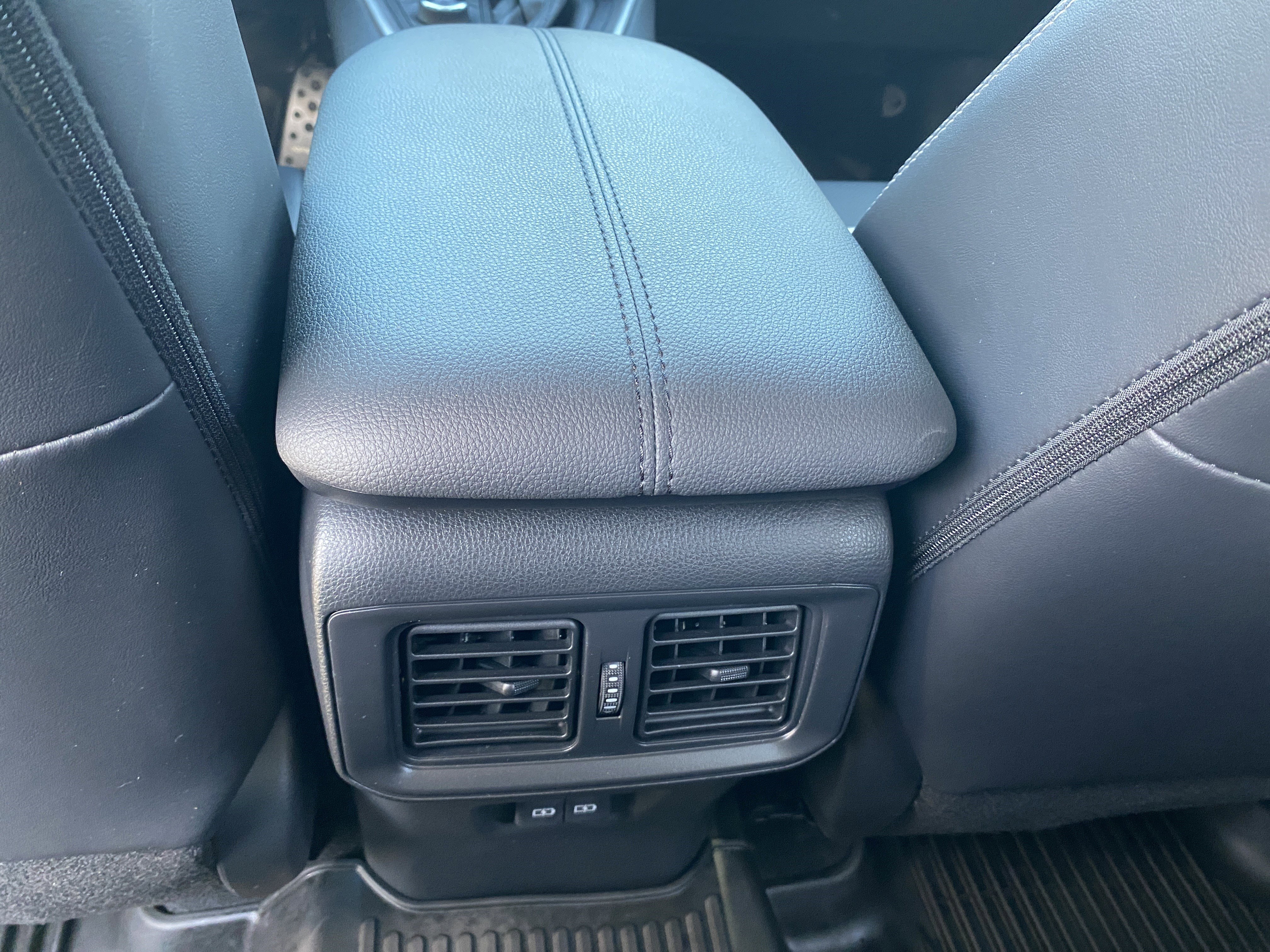 Used 2022 Toyota RAV4 Limited image 36