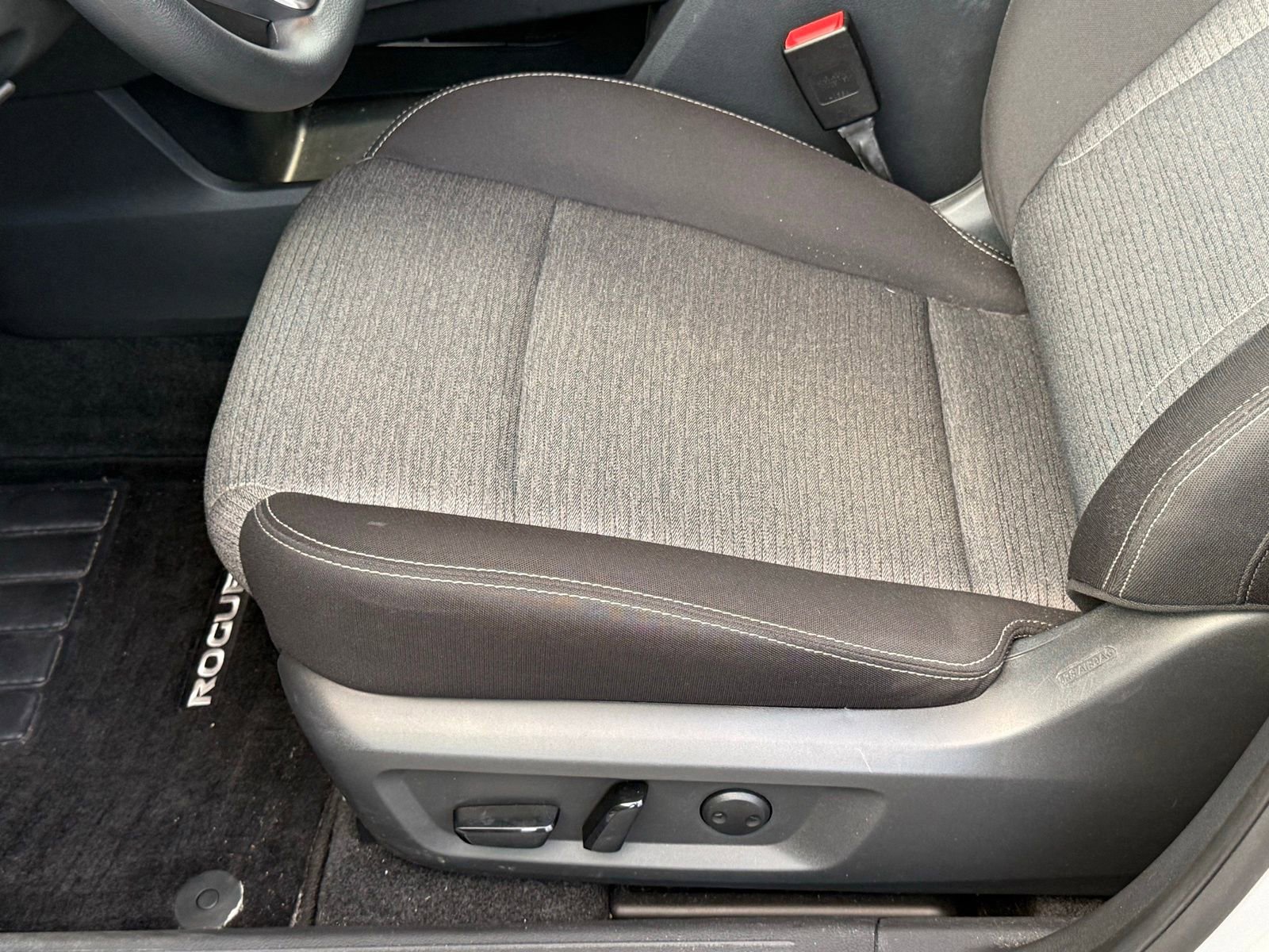 Used 2023 Nissan Rogue SV AWD/4WD image 34