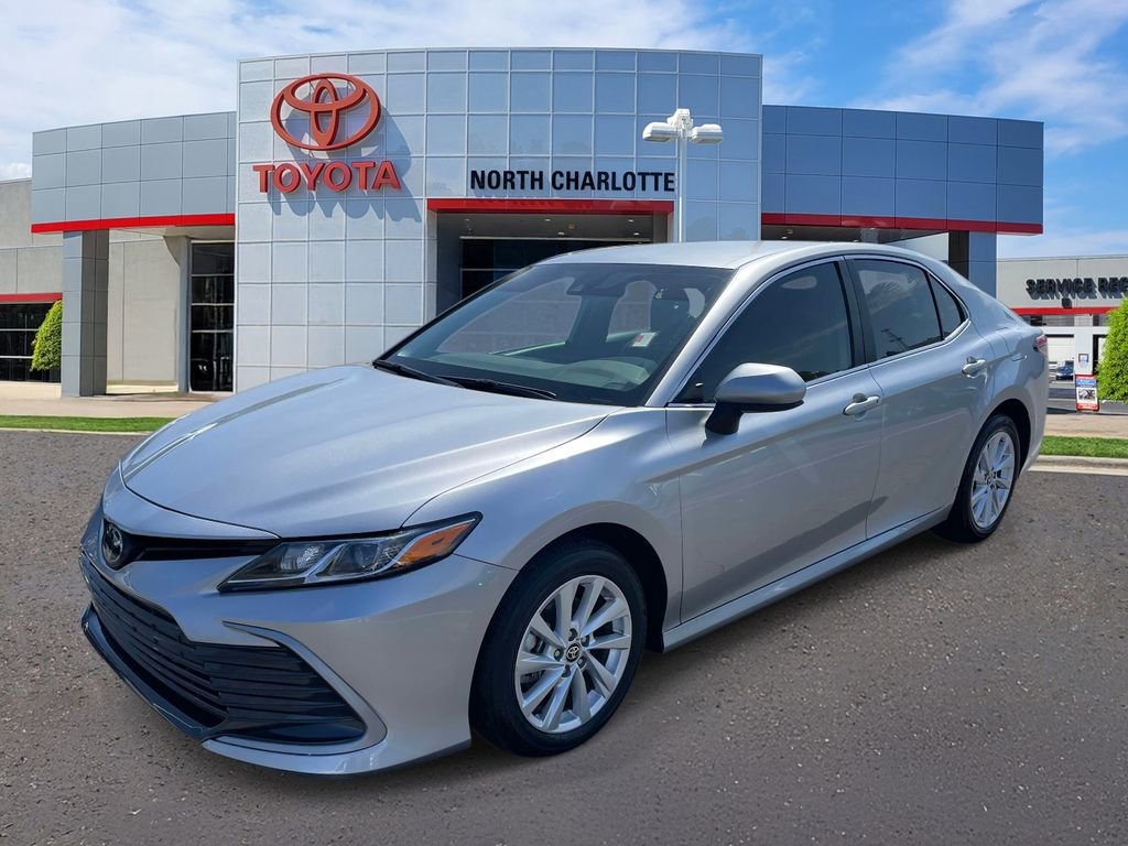 Used 2024 Toyota Camry LE image 5
