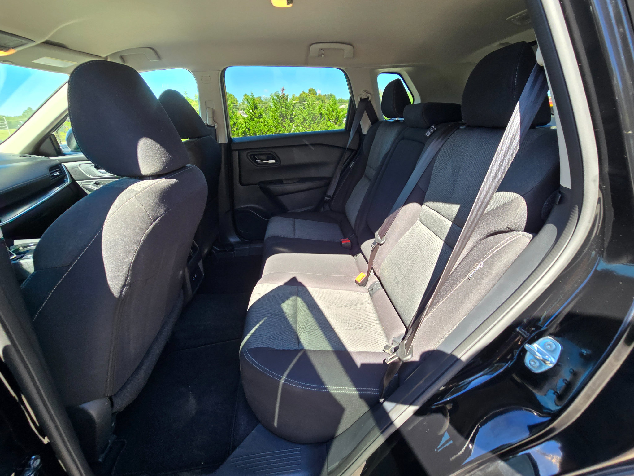 Used 2025 Nissan Rogue SV AWD/4WD image 18