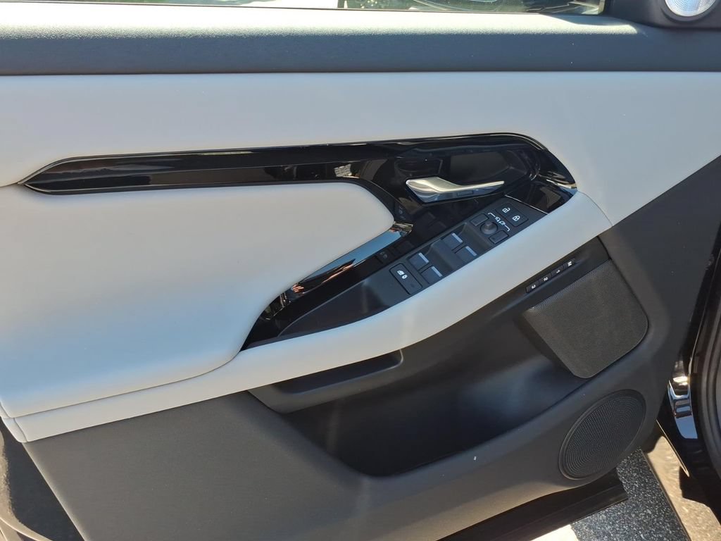 New 2026 Land Rover Range Rover Evoque Hoxton AWD/4WD image 11