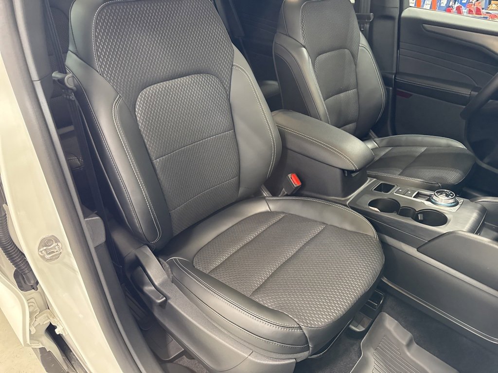New 2025 Ford Escape SE w/ Class II Trailer Tow Package image 33