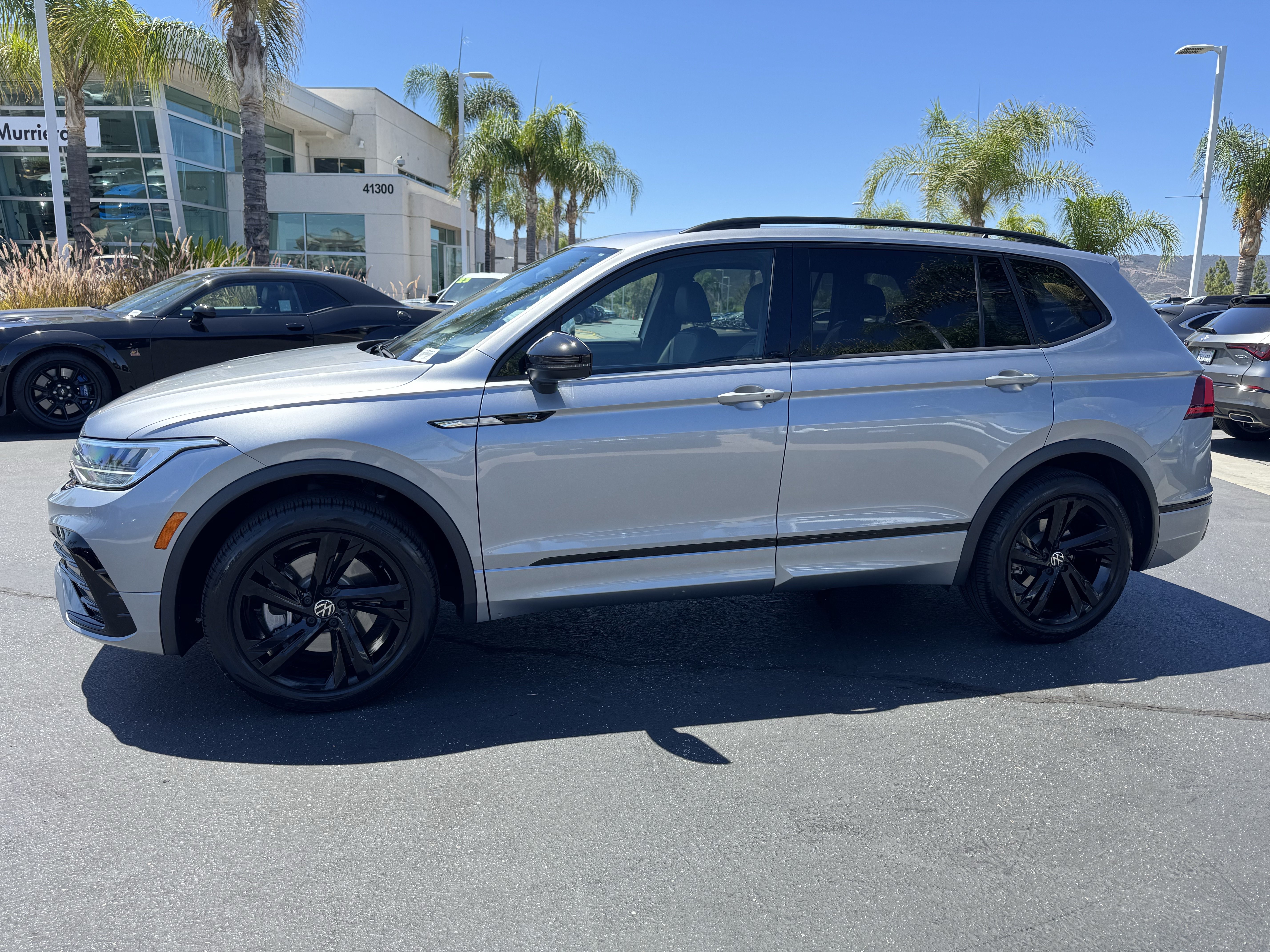 Used 2024 Volkswagen Tiguan SE R-Line FWD image 6