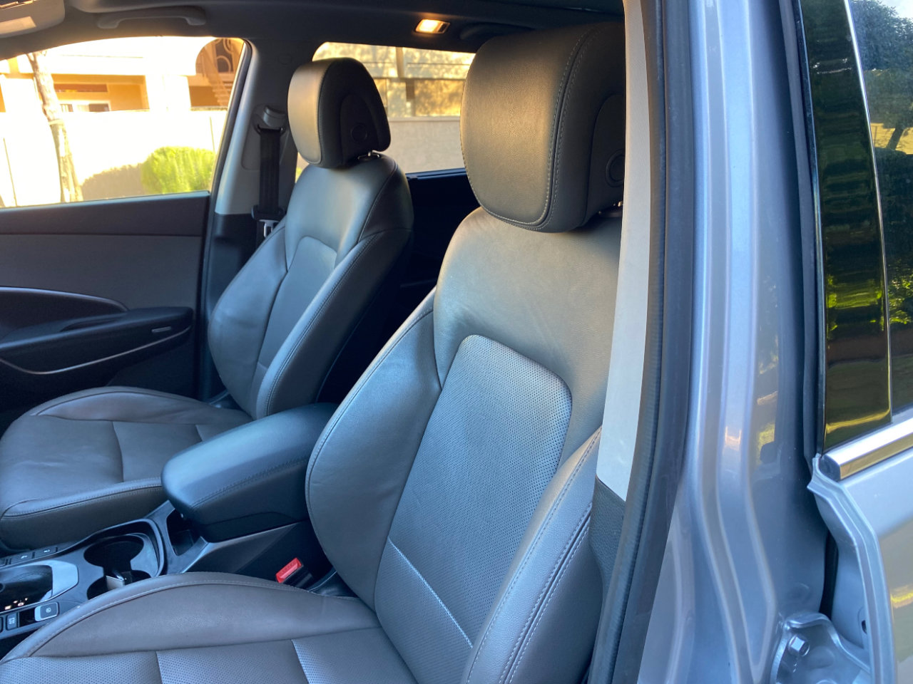 Used 2017 Hyundai Santa Fe SE Ultimate 3.3L Auto w/ SE Ultimate Tech Package 03 image 25