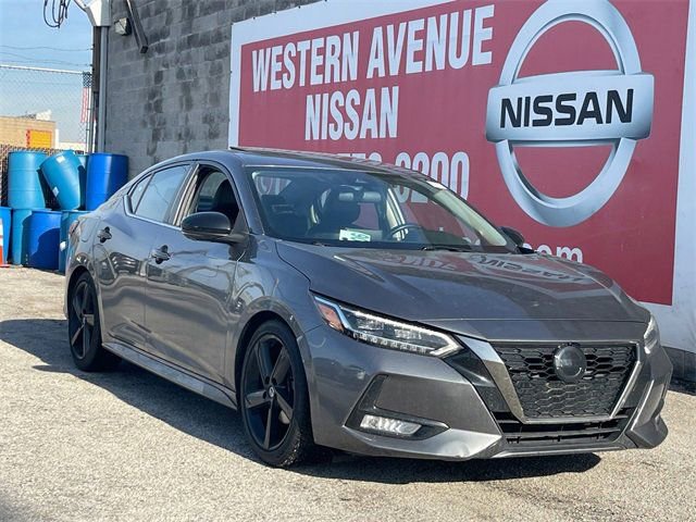 Used 2022 Nissan Sentra SR w/ SR Premium Package image 2