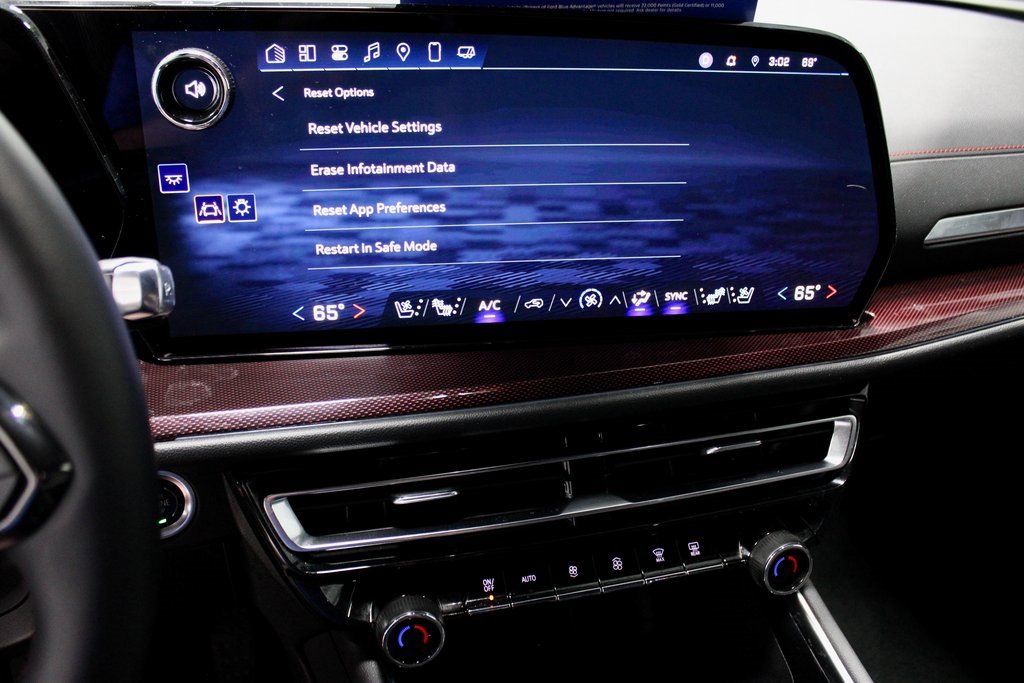 Used 2024 Chevrolet Traverse RS image 28