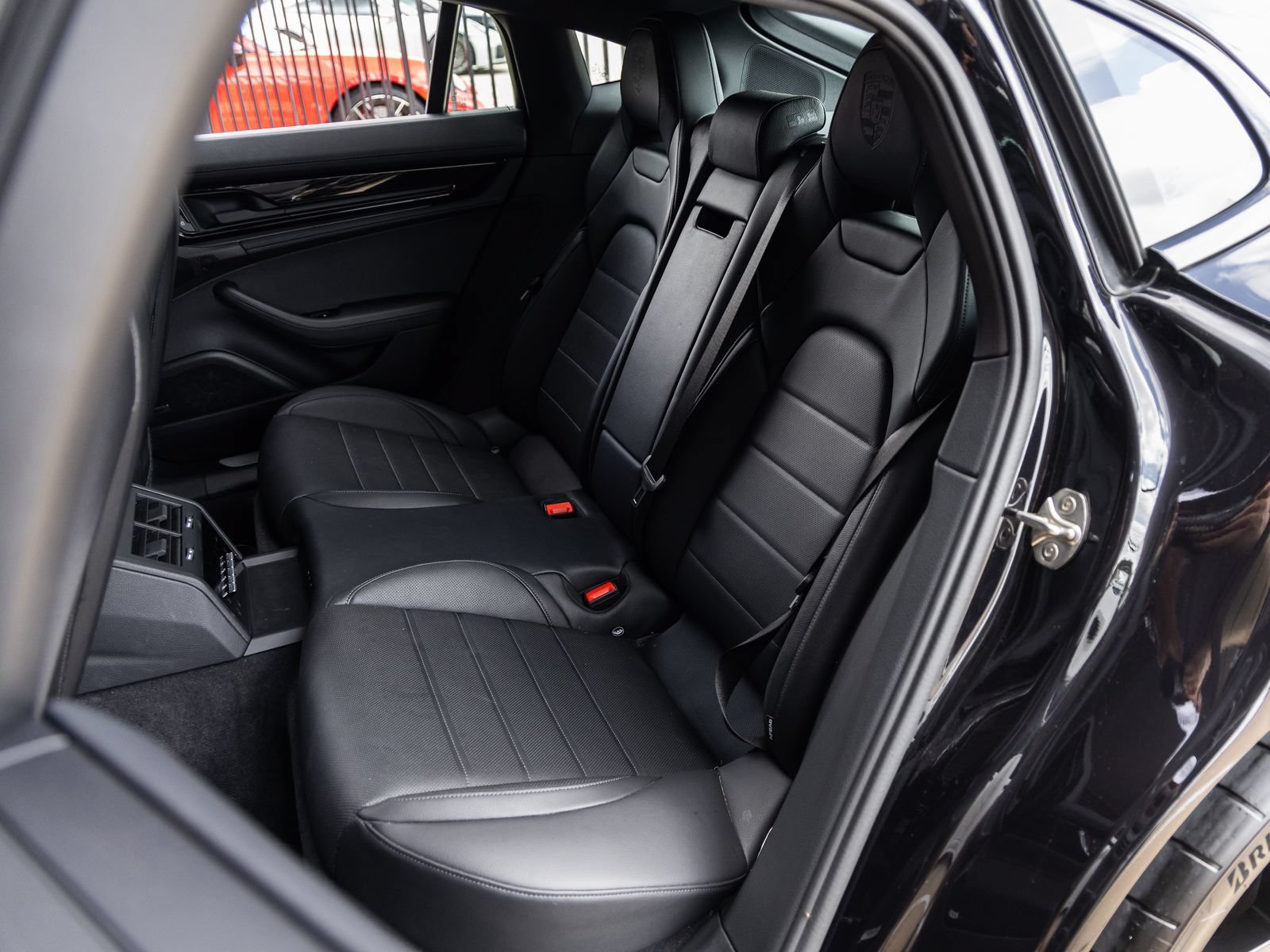 Certified 2025 Porsche Panamera image 34