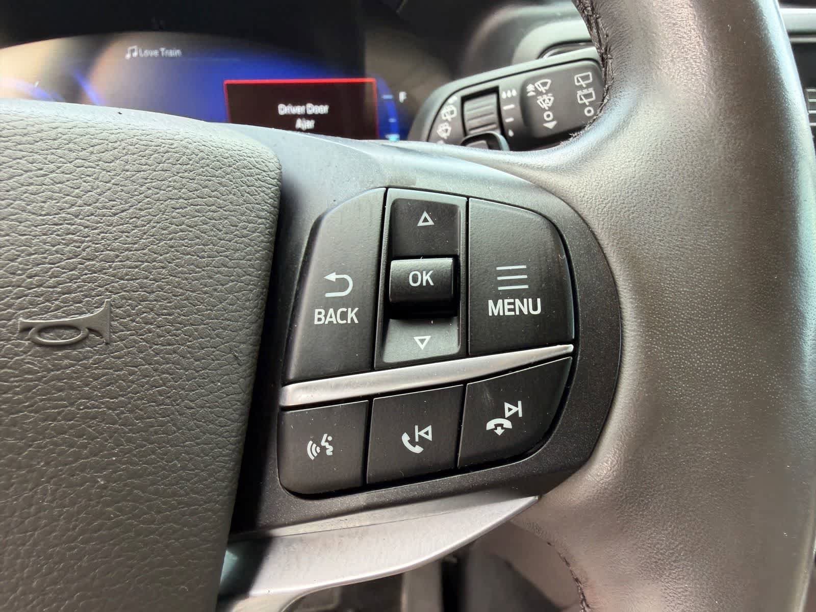Used 2020 Ford Explorer Platinum w/ Premium Technology Package AWD/4WD image 18