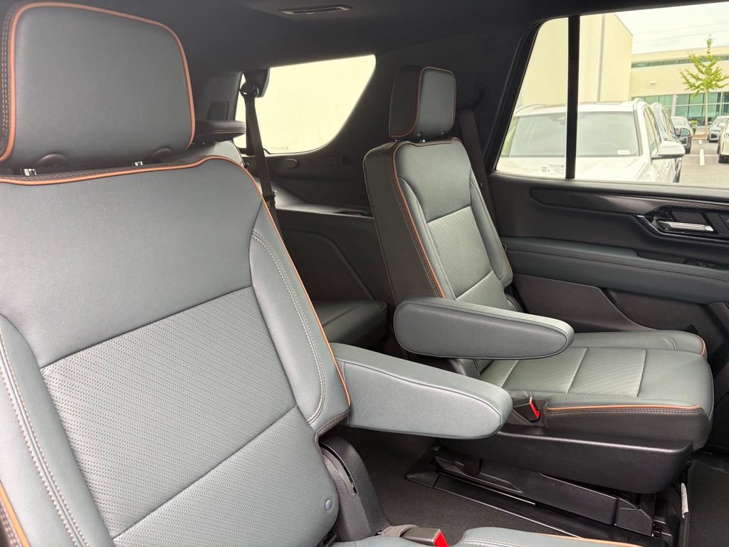 Used 2025 GMC Yukon AT4 AWD/4WD image 14
