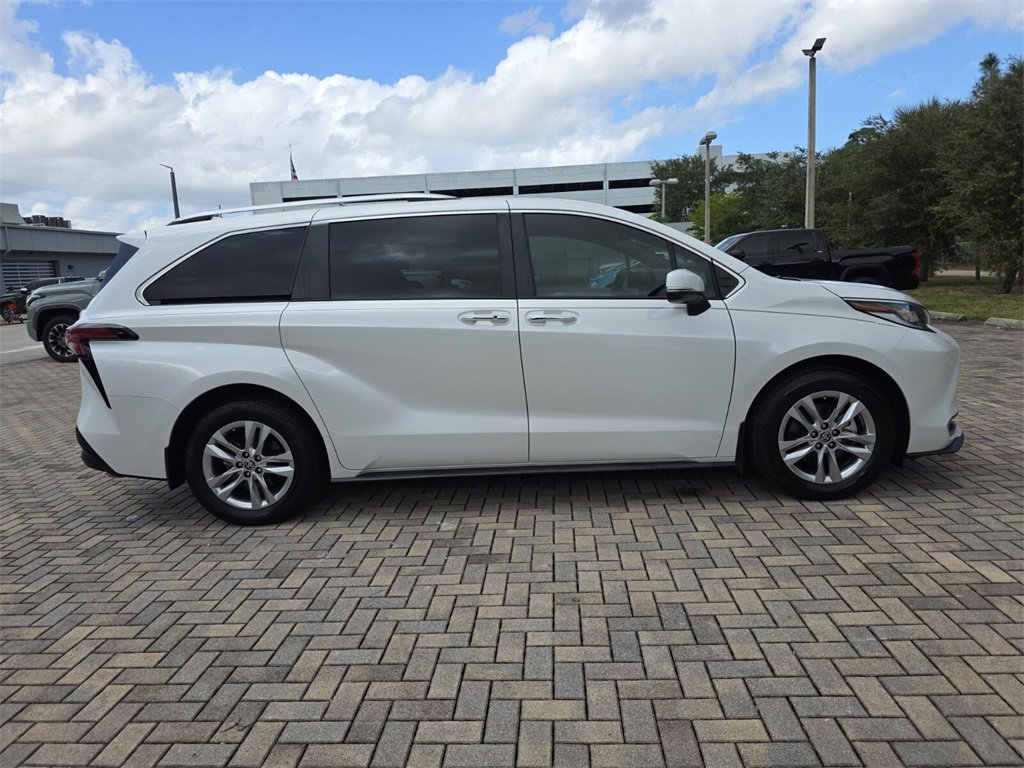 Certified 2024 Toyota Sienna Limited image 12