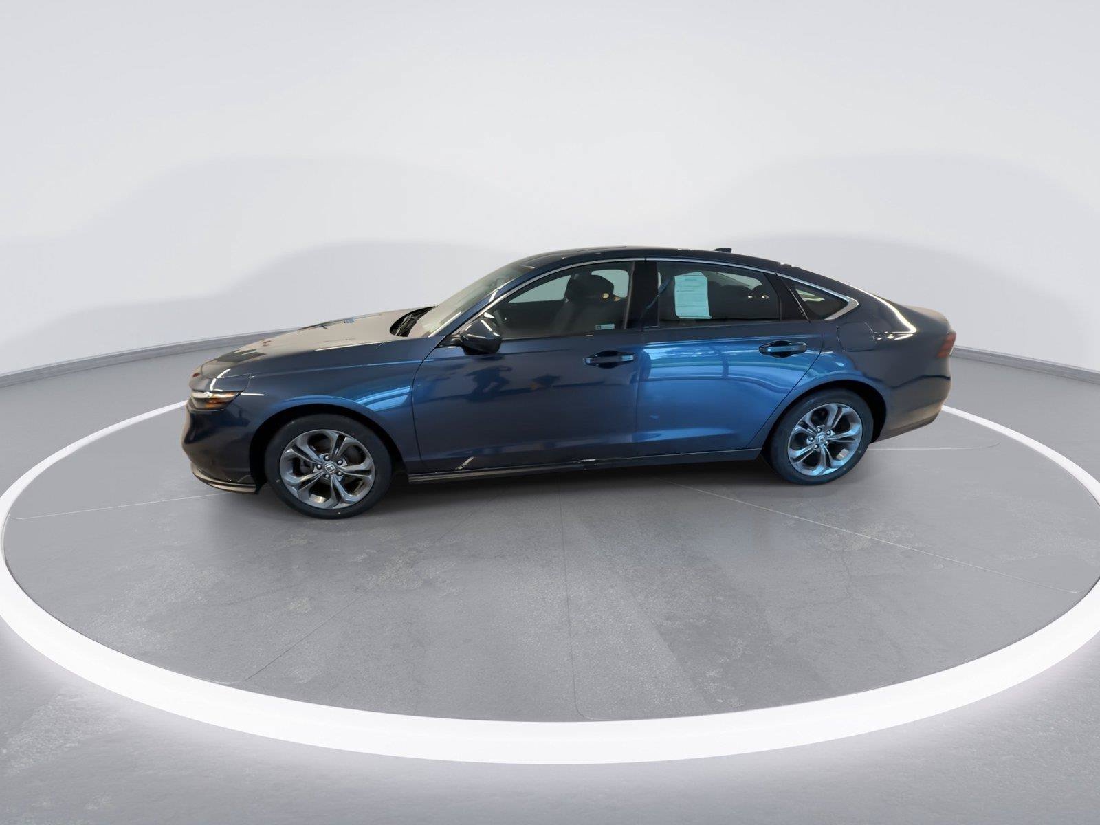 Used 2023 Honda Accord EX image 4