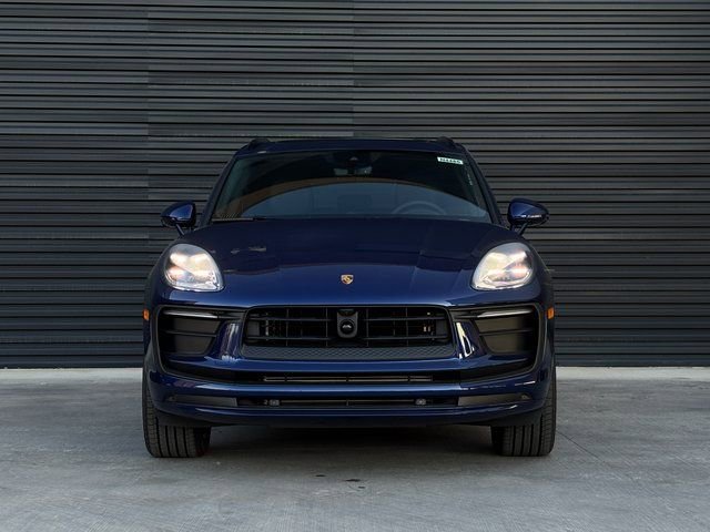 Certified 2026 Porsche Macan AWD/4WD image 10