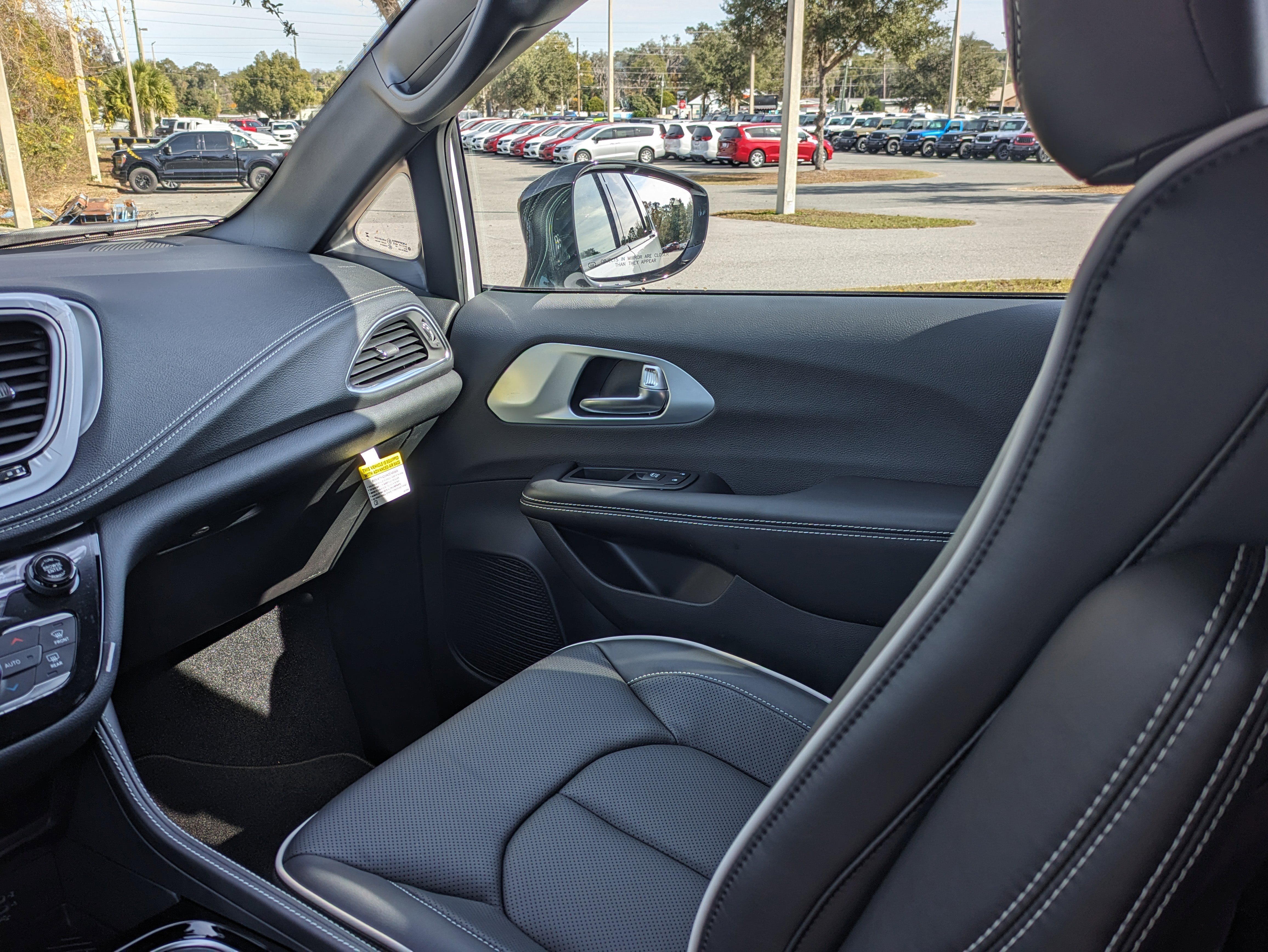 New 2026 Chrysler Pacifica Limited w/ S Appearance Package image 17