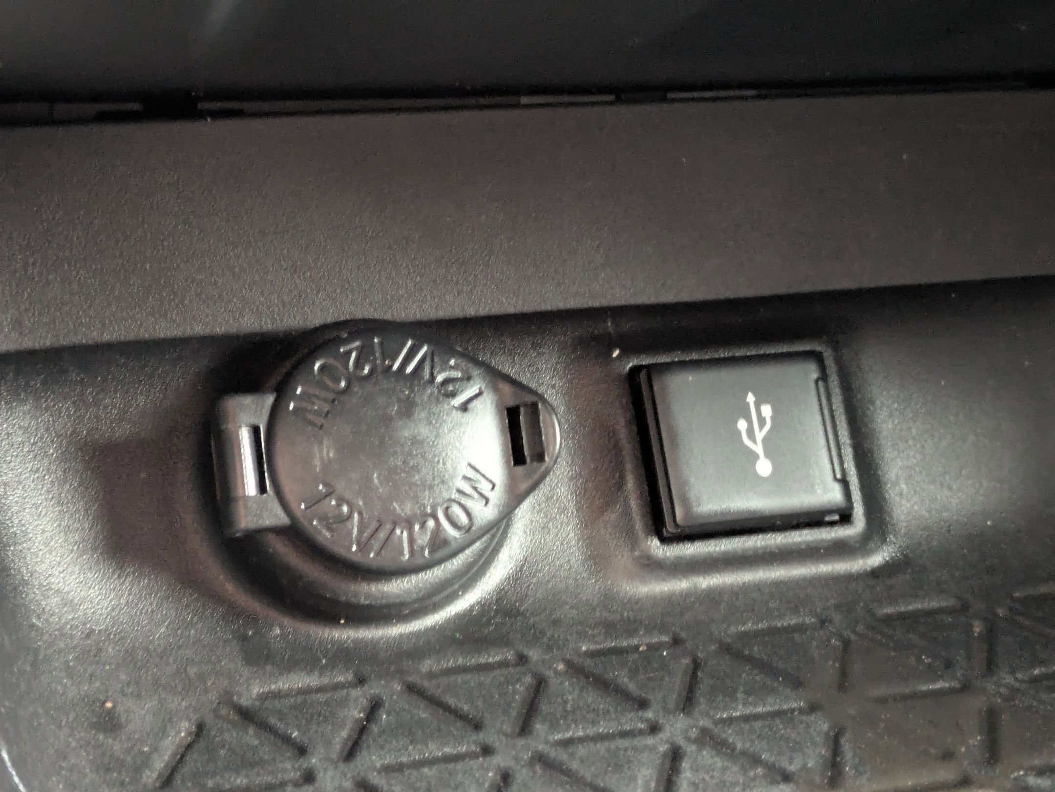 Used 2020 Toyota RAV4 LE w/ All Weather Liner Package image 17