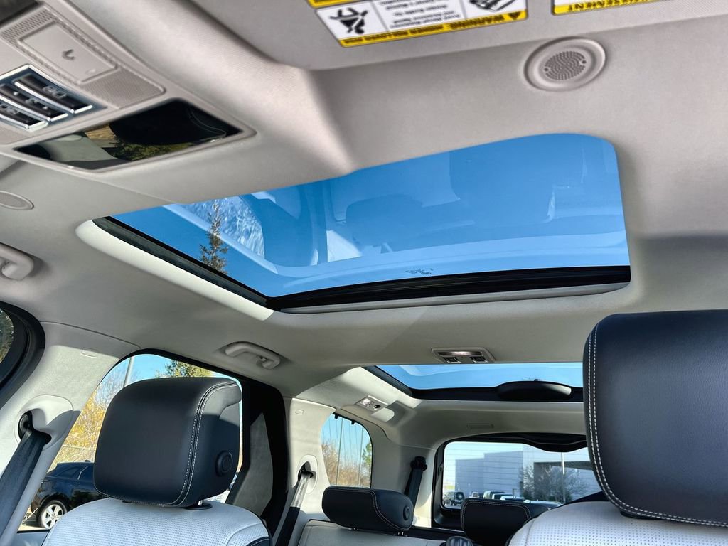 Certified 2025 Land Rover Discovery S image 19