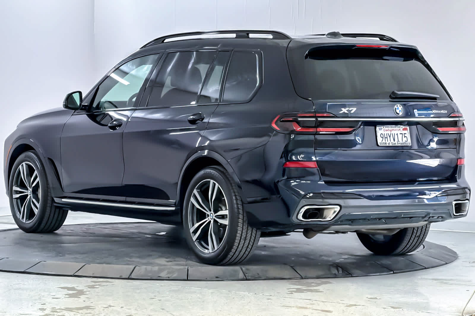 Used 2024 BMW X7 xDrive40i w/ M Sport Package AWD/4WD image 6