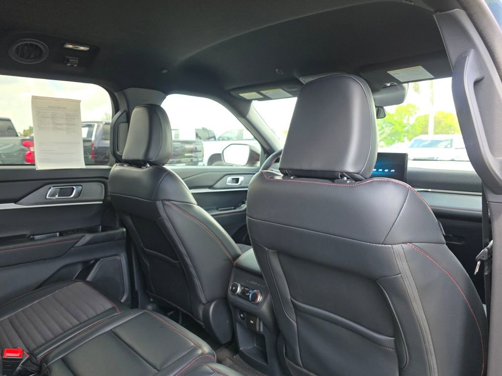 Used 2025 Ford Explorer ST-Line RWD image 16