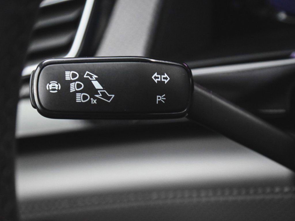 Used 2025 Volkswagen Atlas Peak Edition SE AWD/4WD image 28