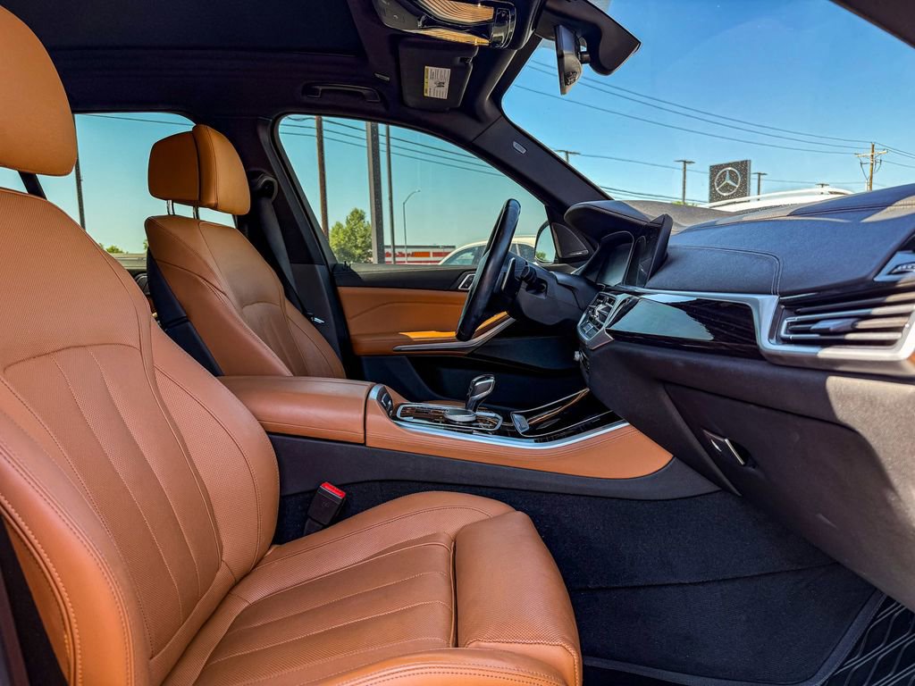 Used 2021 BMW X5 xDrive40i w/ M Sport Package AWD/4WD image 15
