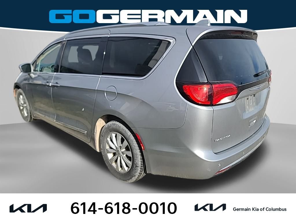 Used 2018 Chrysler Pacifica Touring-L image 7