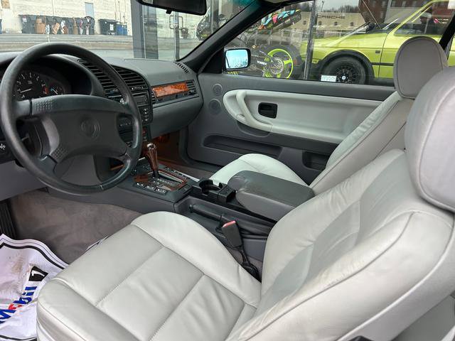 Used 1997 BMW 328i Convertible image 10