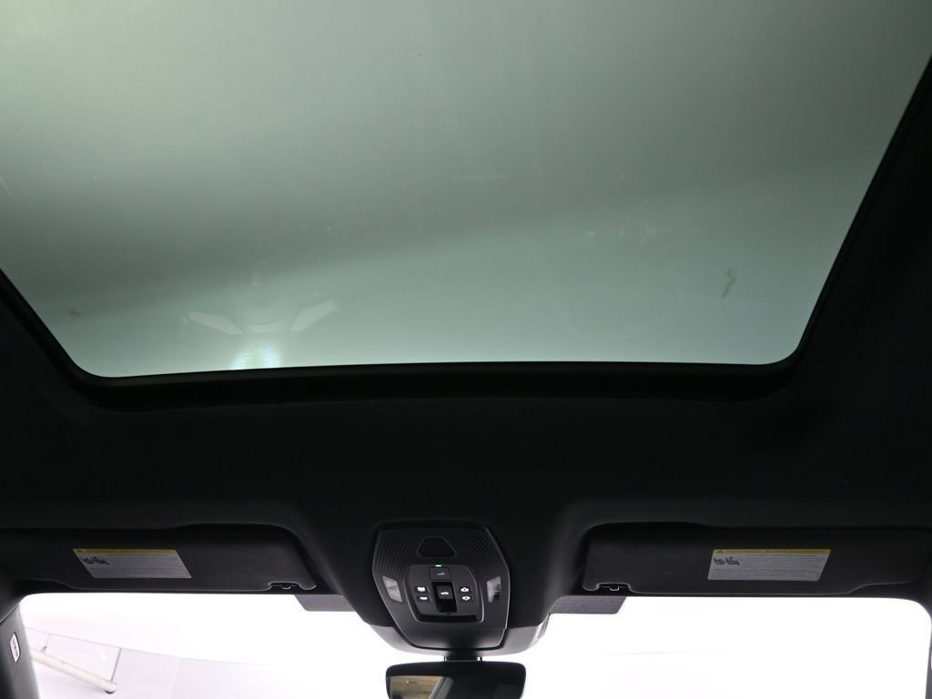 Certified 2024 Porsche Macan 4 Electric image 26