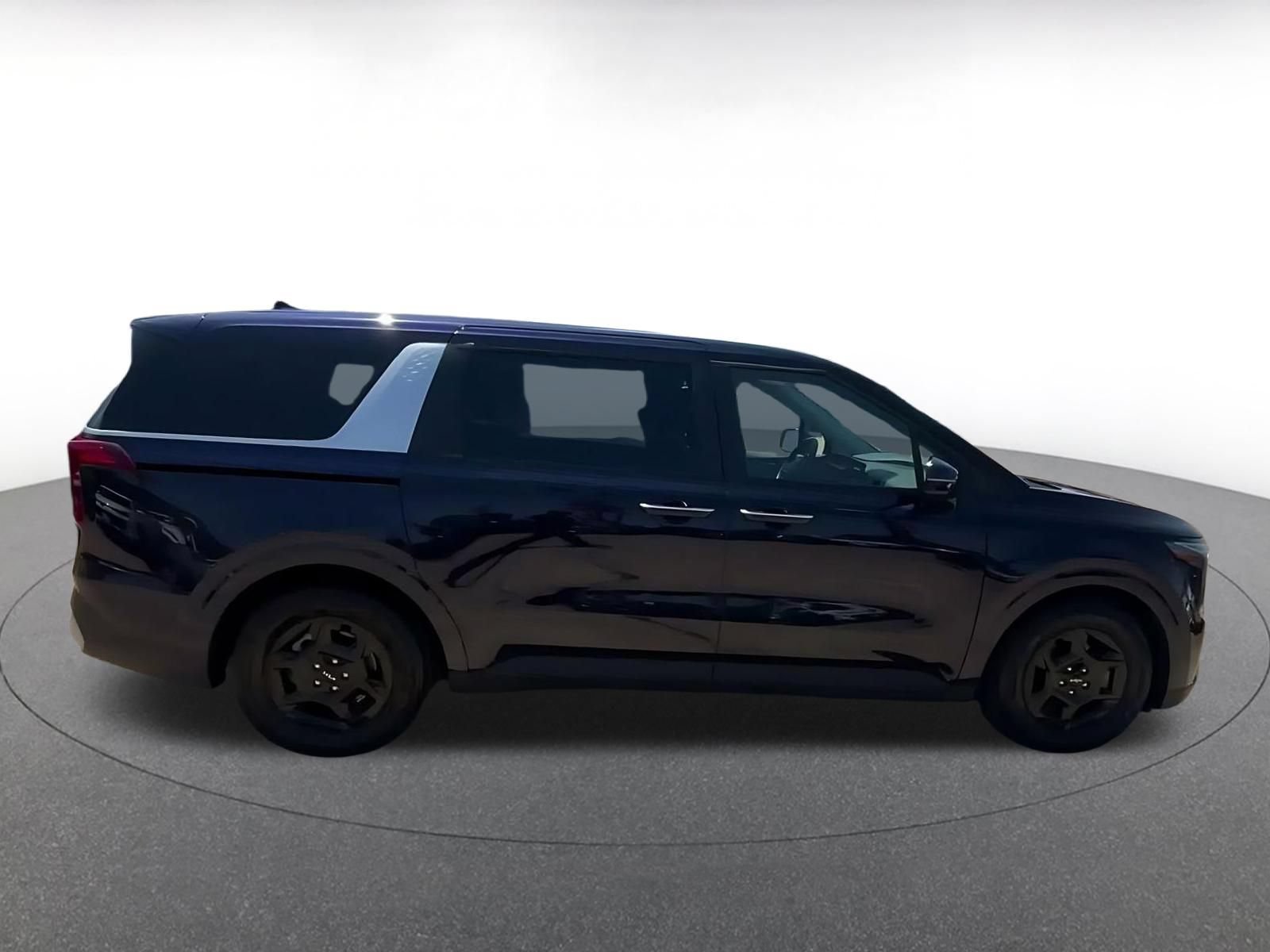 Used 2026 Kia Carnival FWD image 13