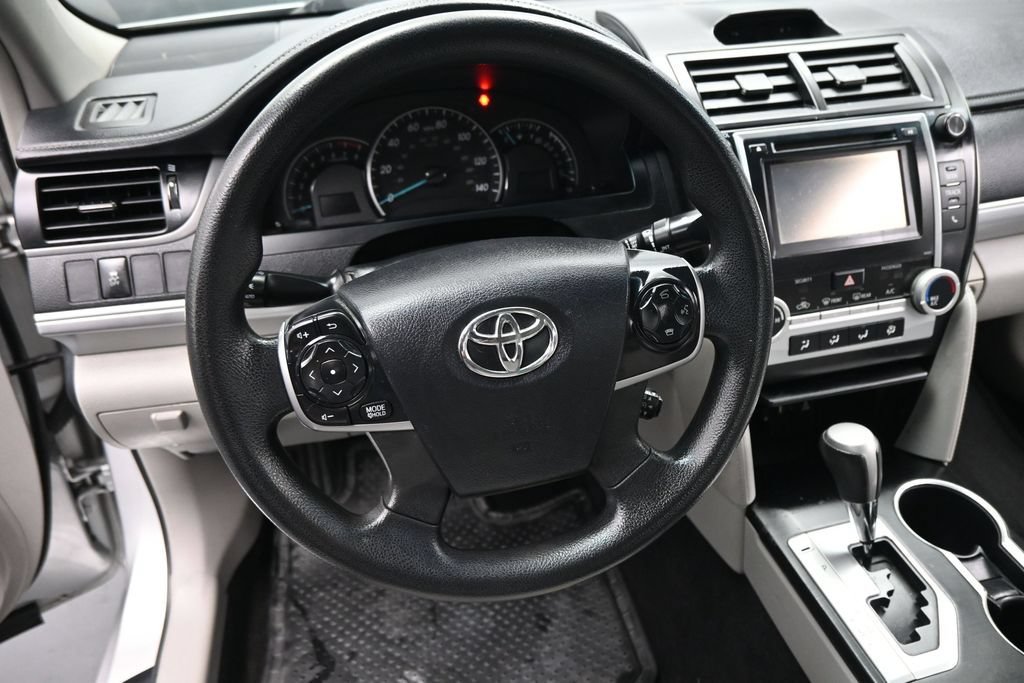 Used 2014 Toyota Camry LE FWD image 11
