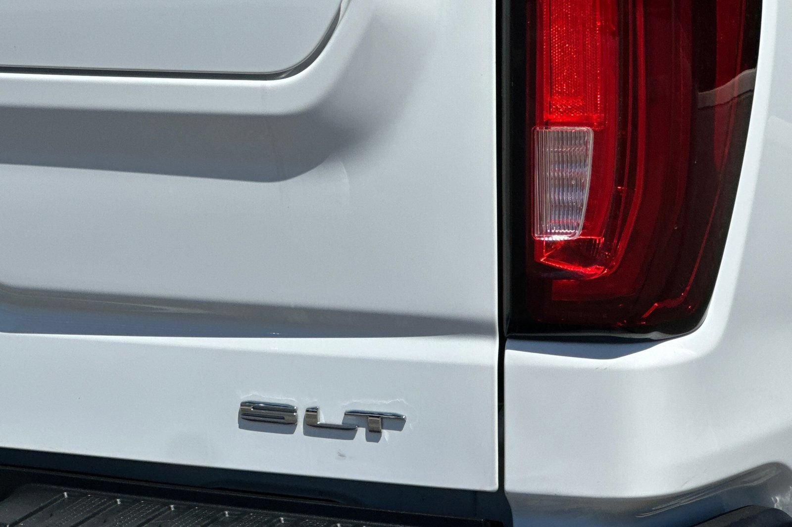 Certified 2025 GMC Sierra 1500 SLT RWD image 28