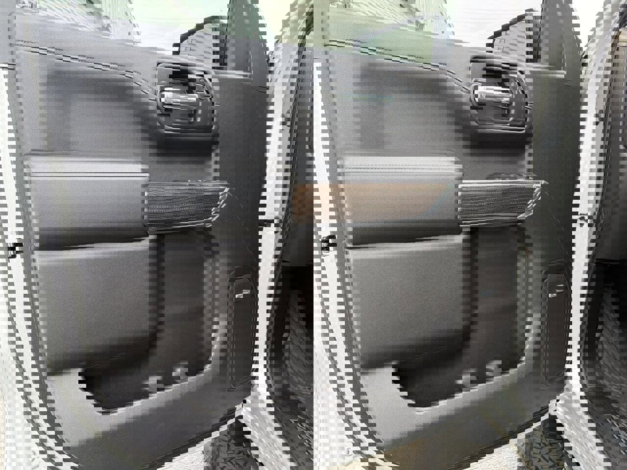 Used 2021 Chevrolet Silverado 1500 LT Trail Boss w/ Convenience Package II image 17