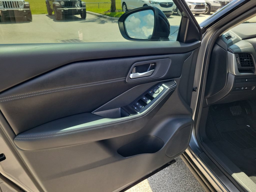 Used 2026 Nissan Rogue Dark Armor FWD image 19
