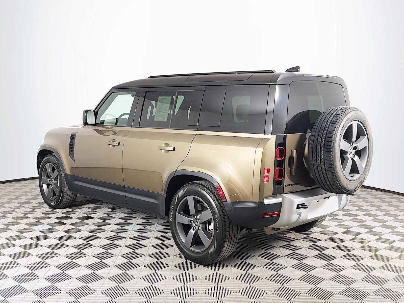 Used 2025 Land Rover Defender 110 S image 7