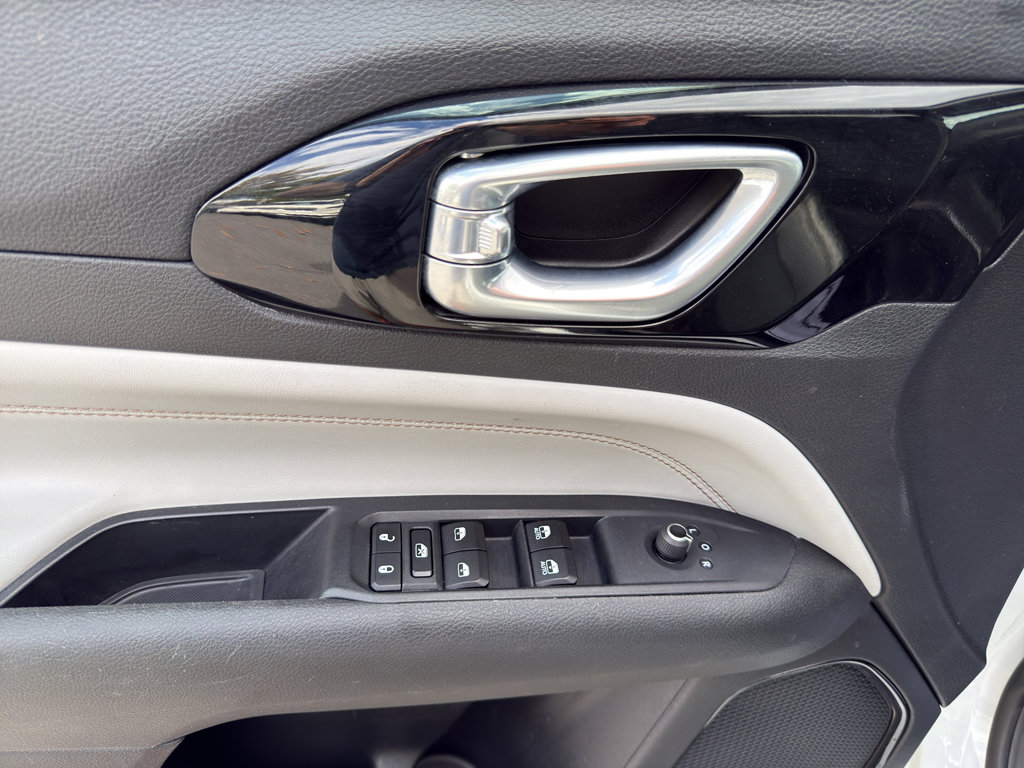 Used 2023 Jeep Compass Limited image 9